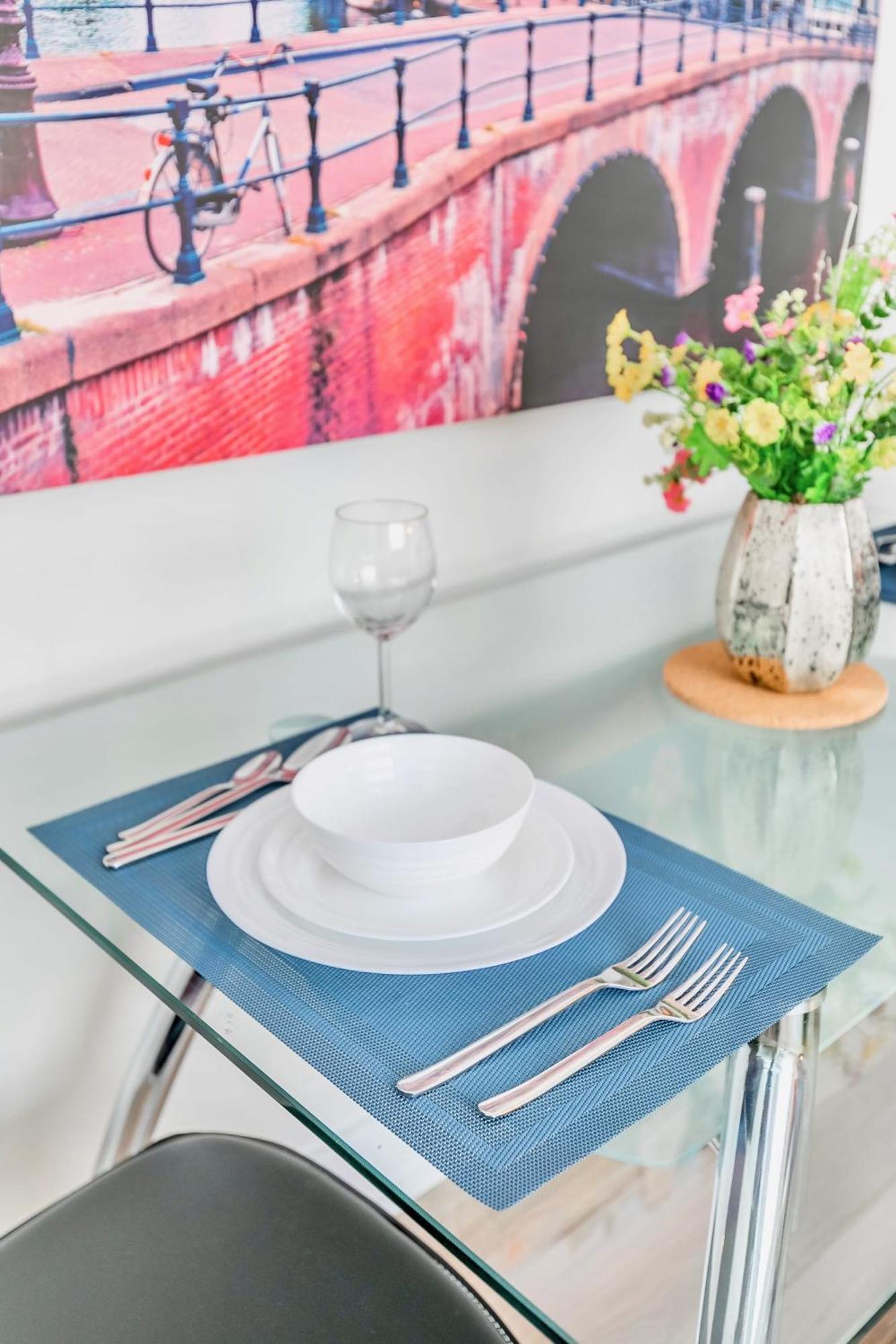 Modern Apartment In Corktown Hamilton Sleeps 4 Ngoại thất bức ảnh