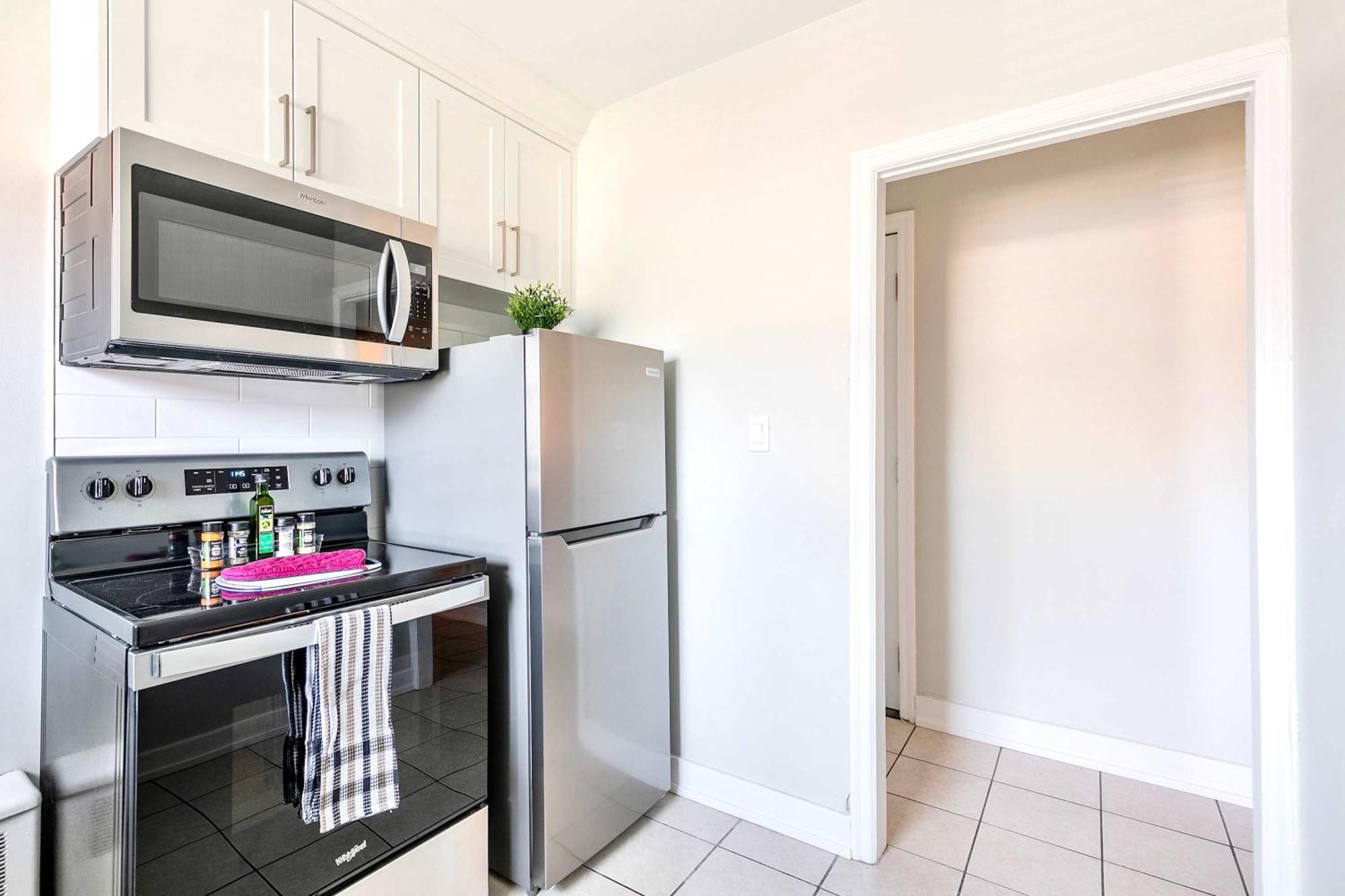 Modern Apartment In Corktown Hamilton Sleeps 4 Ngoại thất bức ảnh