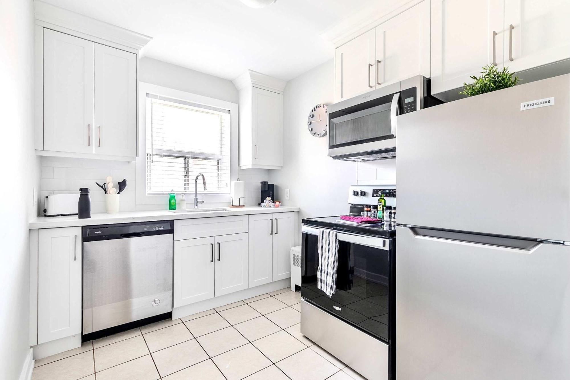 Modern Apartment In Corktown Hamilton Sleeps 4 Ngoại thất bức ảnh